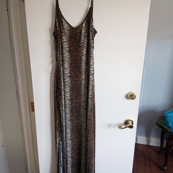 Long tiger stripped dress - Picture 4 of 4